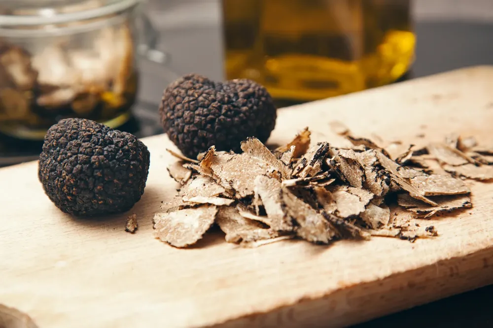 Lalbenque, village du Quercy célèbre pour son marché aux truffes noires